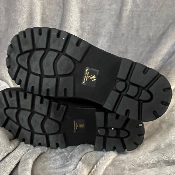 Black Lug Sole Chelsea Boots for Women - Picture 3 of 3